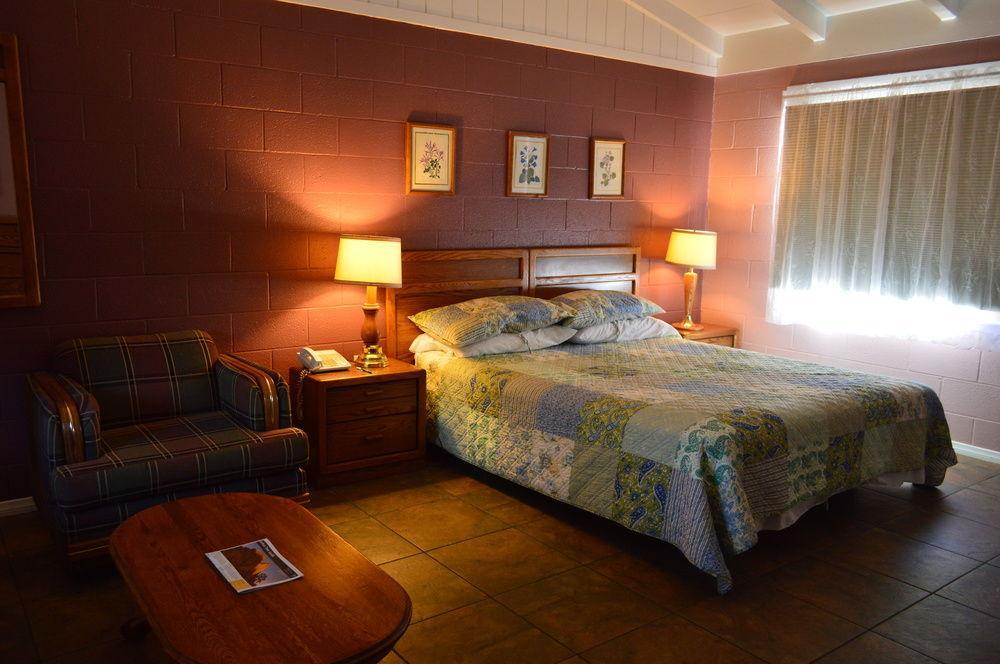 Circle C Lodge Туентинайн Палмс Екстериор снимка